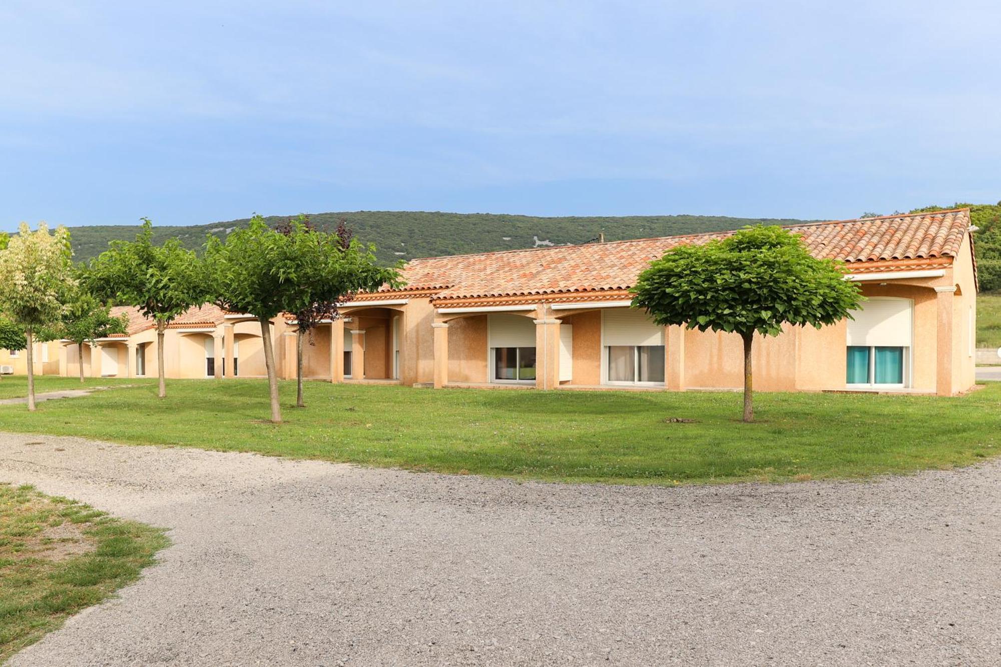 Park & Suites Village Gorges de l'Hérault-Cévennes Brissac Extérieur photo